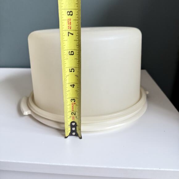 Vintage Tupperware White Cake Pie Carrier Keeper 10 Inch Plastic Collectible T36 - Picture 2 of 10